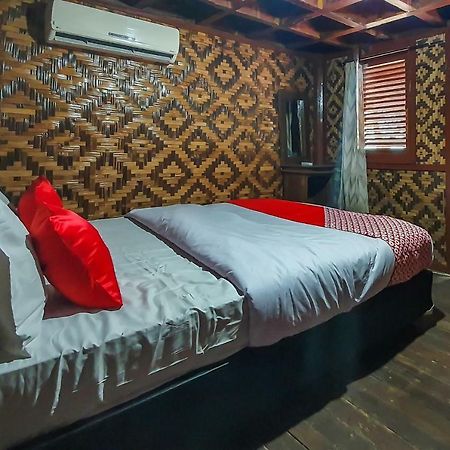 Oyo 951 Cempaka Ratu Beach Resort Sukabumi Kültér fotó