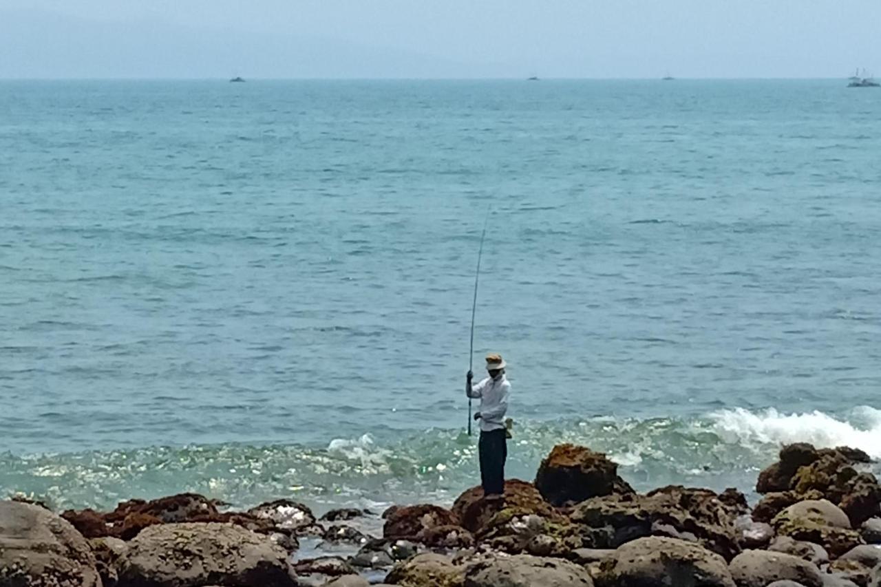 Oyo 951 Cempaka Ratu Beach Resort Sukabumi Kültér fotó