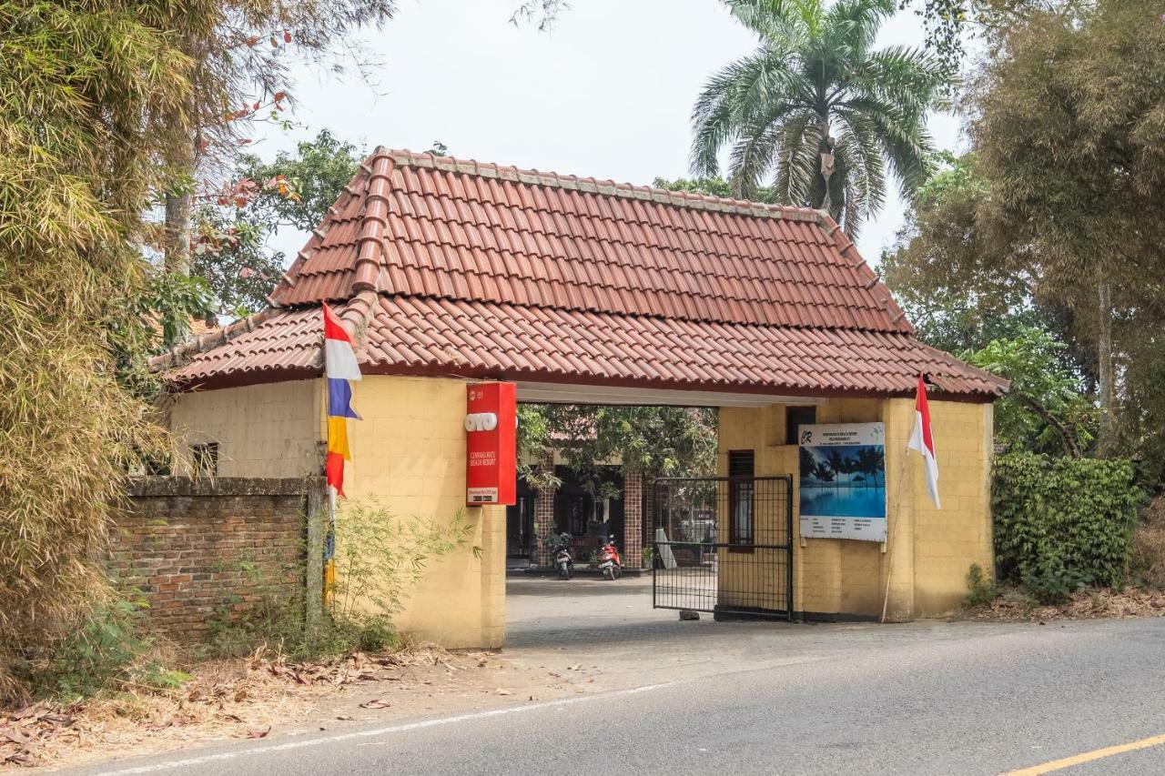 Oyo 951 Cempaka Ratu Beach Resort Sukabumi Kültér fotó