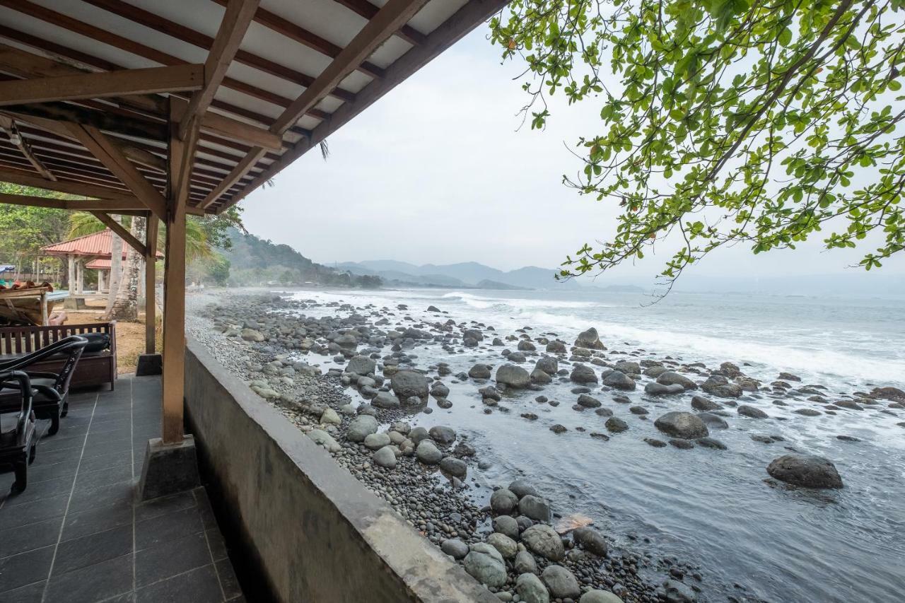 Oyo 951 Cempaka Ratu Beach Resort Sukabumi Kültér fotó