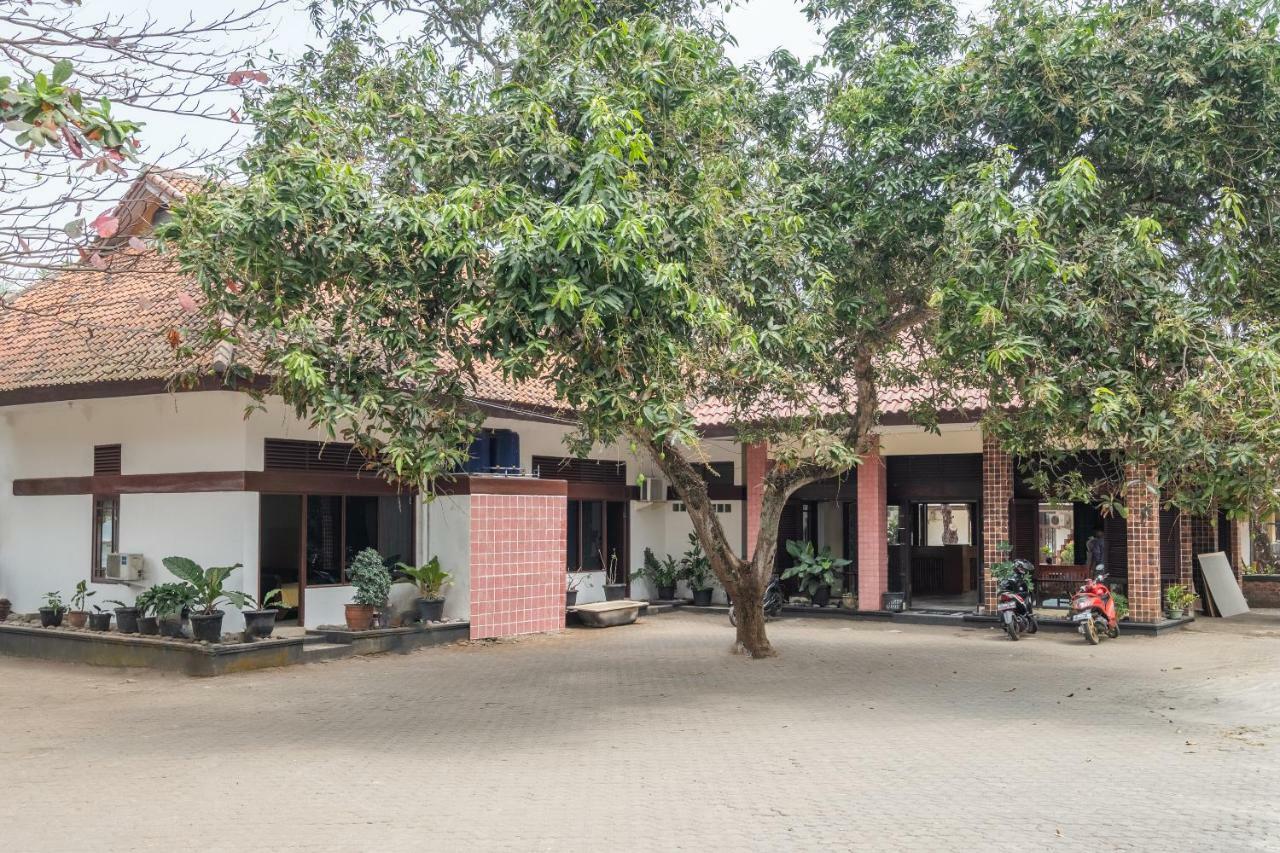 Oyo 951 Cempaka Ratu Beach Resort Sukabumi Kültér fotó