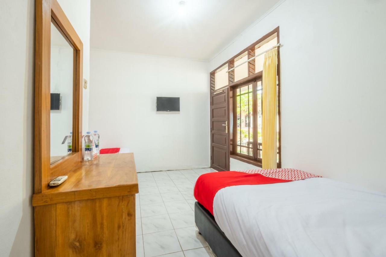 Oyo 951 Cempaka Ratu Beach Resort Sukabumi Kültér fotó