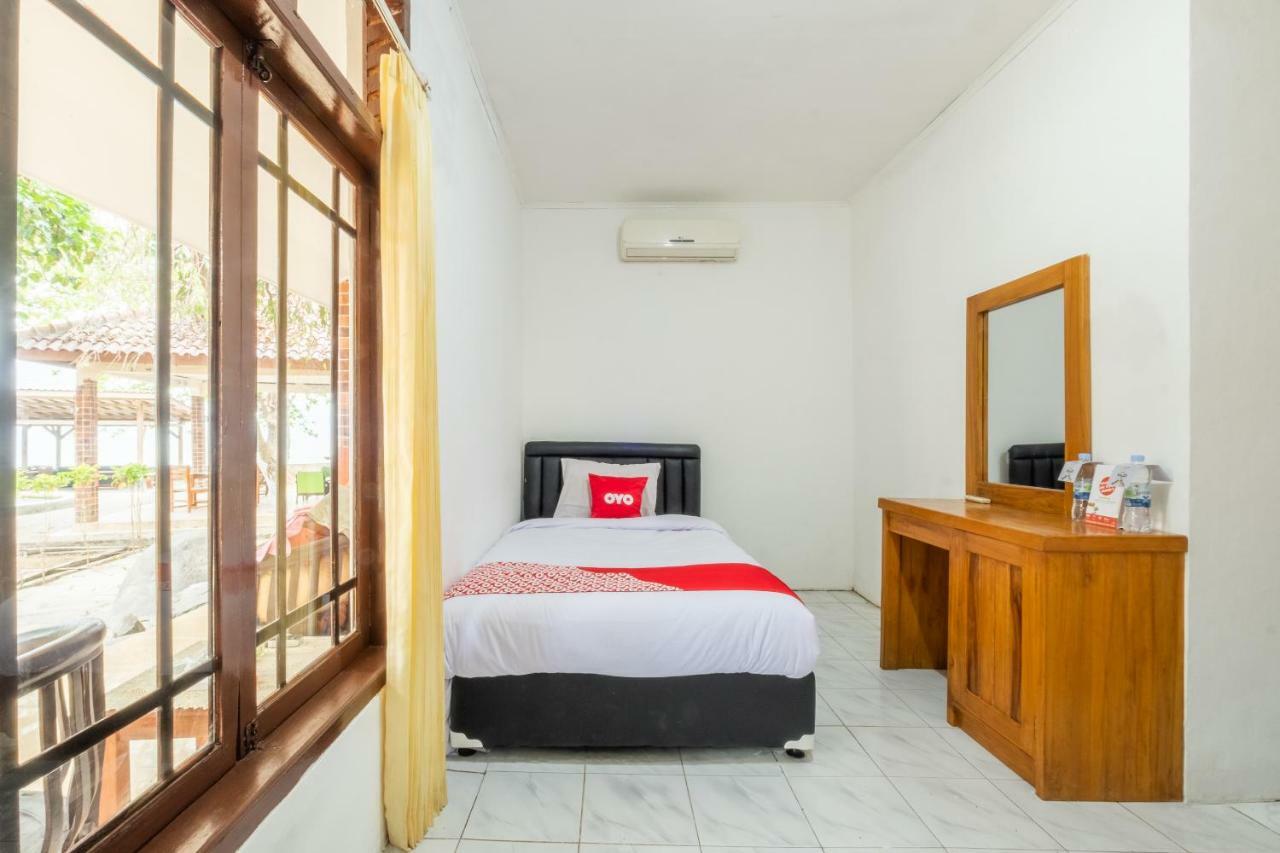 Oyo 951 Cempaka Ratu Beach Resort Sukabumi Kültér fotó
