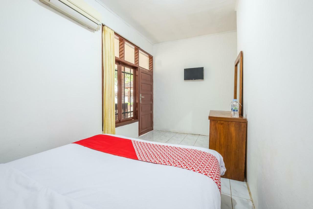 Oyo 951 Cempaka Ratu Beach Resort Sukabumi Kültér fotó