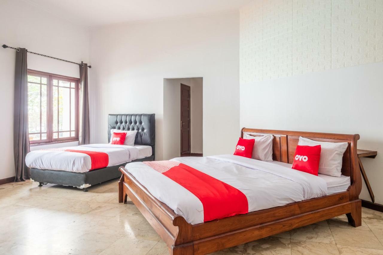 Oyo 951 Cempaka Ratu Beach Resort Sukabumi Kültér fotó